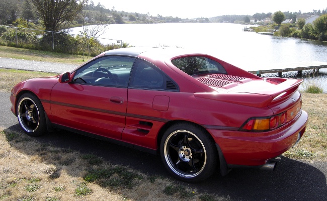MR2 from side, angled toward rear
