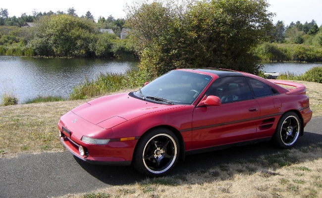 MR2 from side, angled toward front
